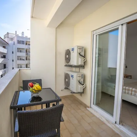 #001 Stylish Downtown Flat Walk To & Bars Albufeira