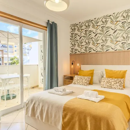 #001 Stylish Downtown Flat Walk To & Bars Albufeira