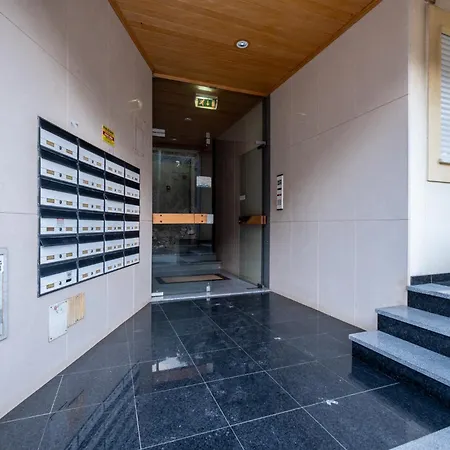 #001 Stylish Downtown Flat Walk To Beach & Bars *