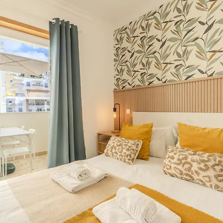 #001 Stylish Downtown Flat Walk To Beach & Bars Apartment