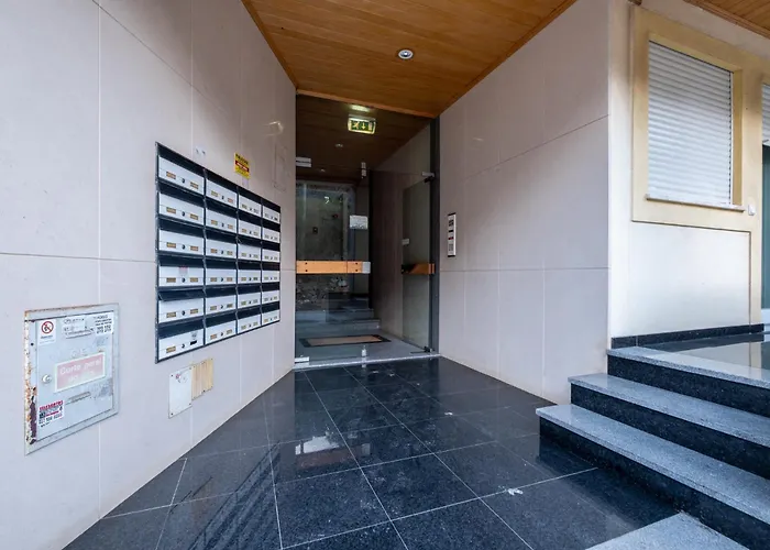 #001 Stylish Downtown Flat Walk To Beach & Bars *