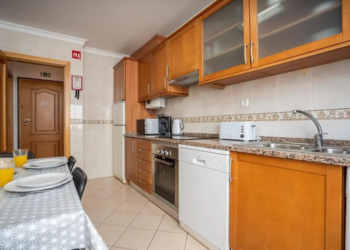 #001 Stylish Downtown Flat Walk To Beach & Bars