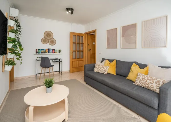 Apartment #001 Stylish Downtown Flat Walk To Beach & Bars Albufeira