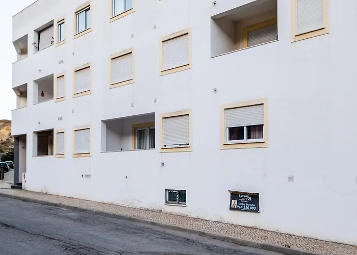 #001 Stylish Downtown Flat Walk To Beach & Bars Apartment