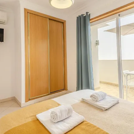 #001 Stylish Downtown Flat Walk To & Bars *